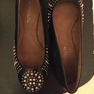 Aerosoles Women’s shoes with gold studs